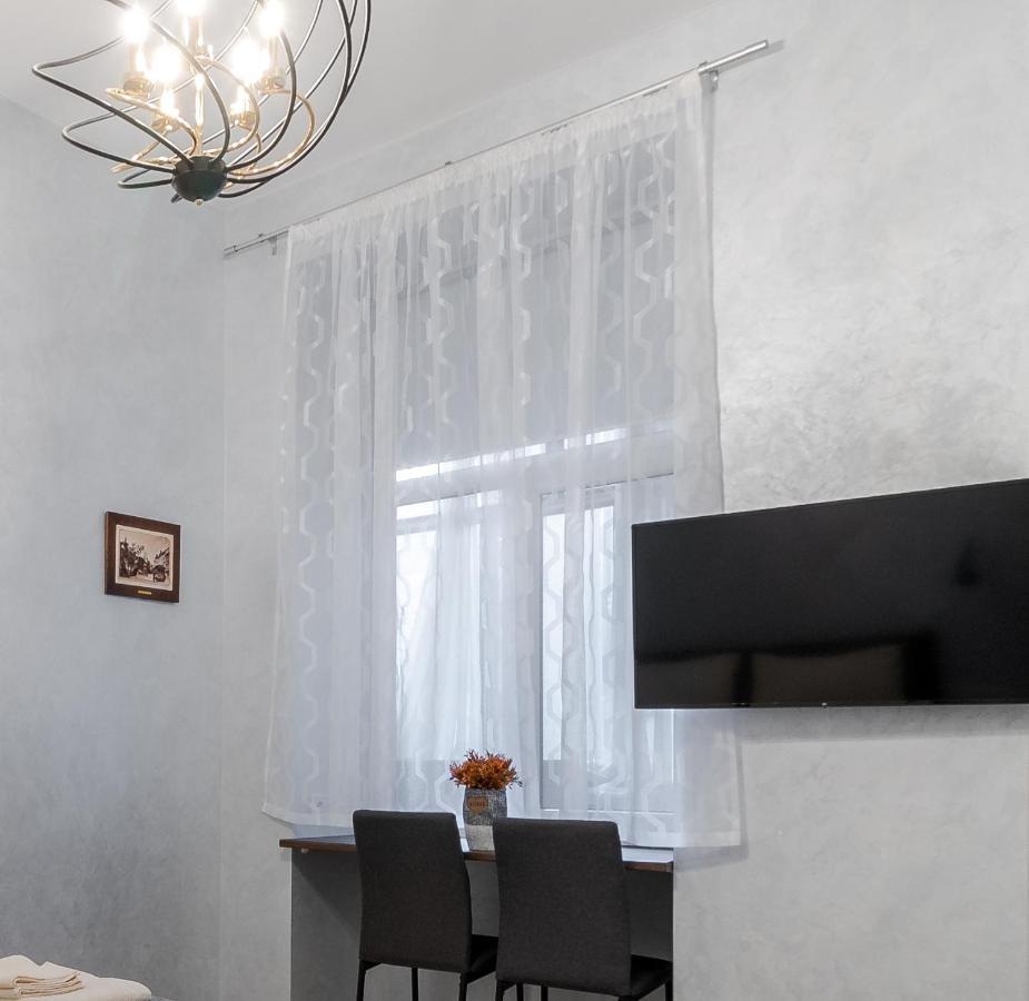 Golden Violin ! Apartments Lviv S Экстерьер фото